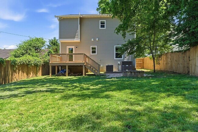 Building Photo - 1224 Bessie Ave