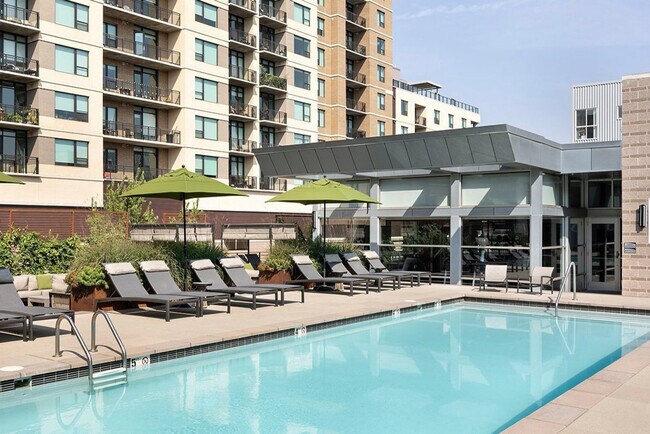 Building Photo - 350 S Jackson St