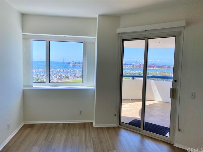 Building Photo - 525 E Seaside Way