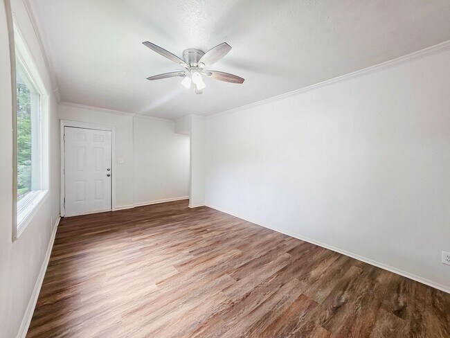 Building Photo - 1111 Lawton Pl SW