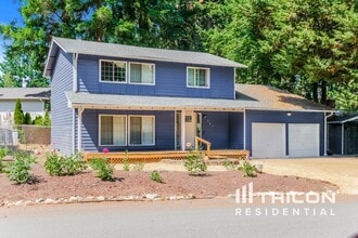 Building Photo - 787 NE Pinecrest Dr