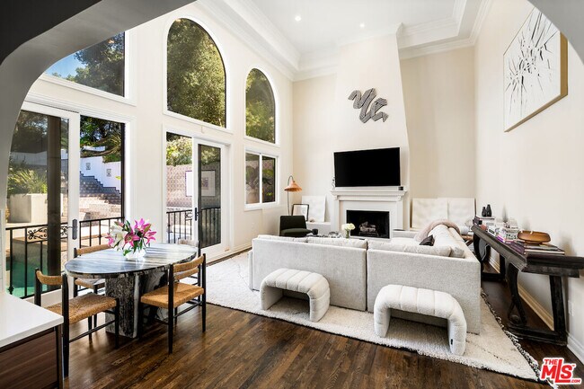 Building Photo - 5500 Red Oak Dr