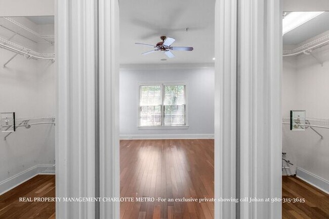 Building Photo - Luxurious 4 Bedroom, 5.5 Bathroom Townhome on Prestigious Queens Road. Contact (980) 315-3645 for...