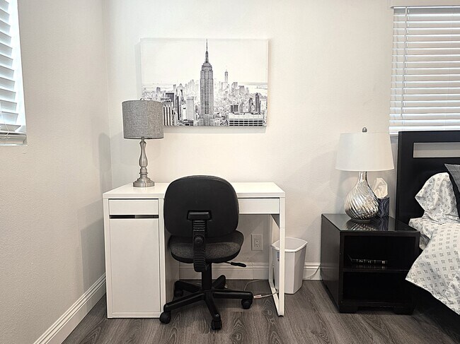 Building Photo - 123 E Bennett Ave