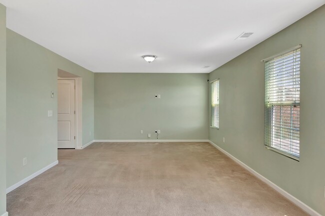 Building Photo - 2576 Jordan Ridge Dr