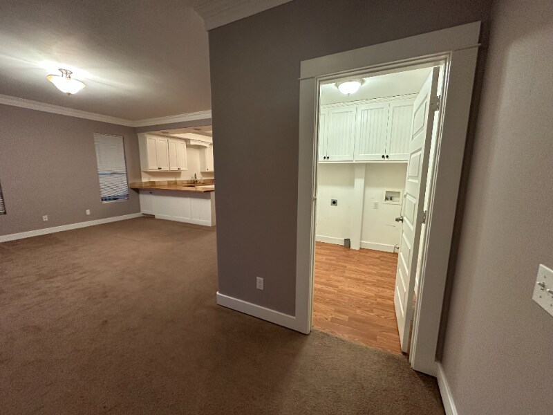 Building Photo - 401 Abby Rd