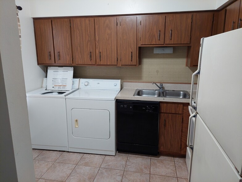 Building Photo - 16 Gray Plz