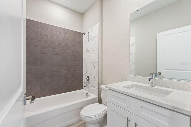 Building Photo - 205 Hyacinth Ct