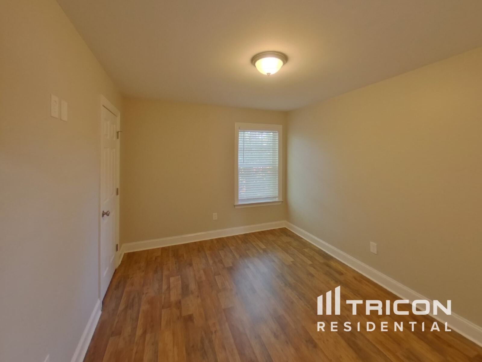 Building Photo - 435 Titans Cir