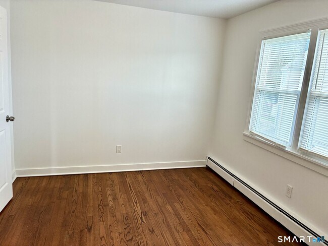 Building Photo - 658 Beechmont Ave