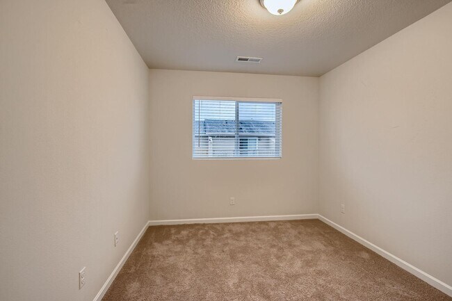 Building Photo - Beautiful Gresham Single-Family Home COMING SOON with a SPECIAL OFFER of $150 credit on your firs...