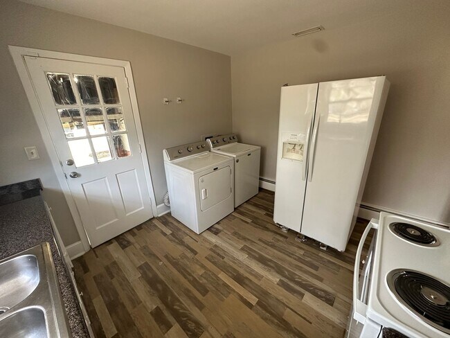 Building Photo - Charming 3BR Home Near Duke Regional