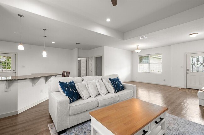 Building Photo - 125 Naalehu Ct