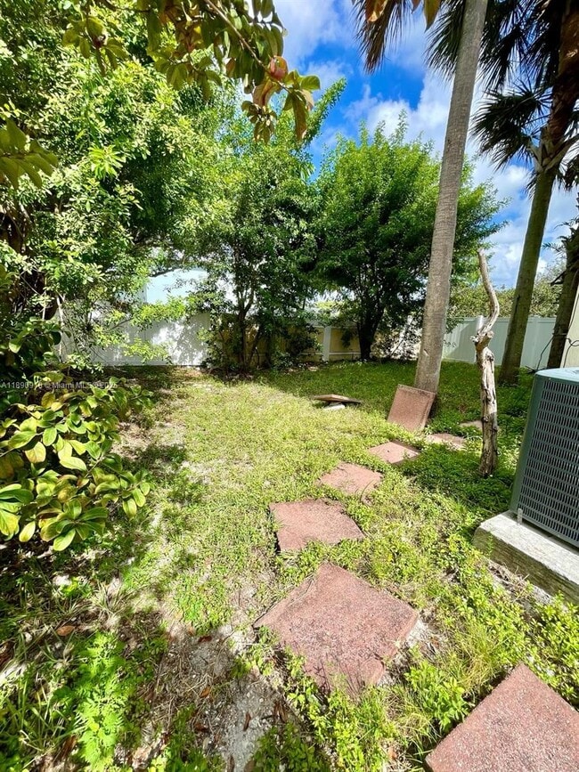 Building Photo - 5347 SW 40th Ave
