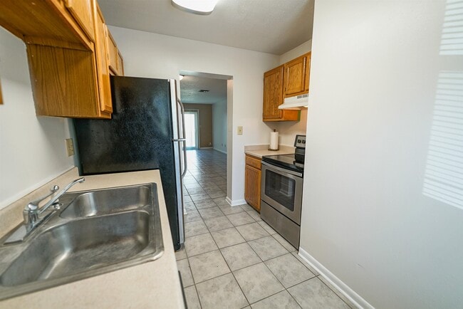 Building Photo - 2325 W Pensacola St