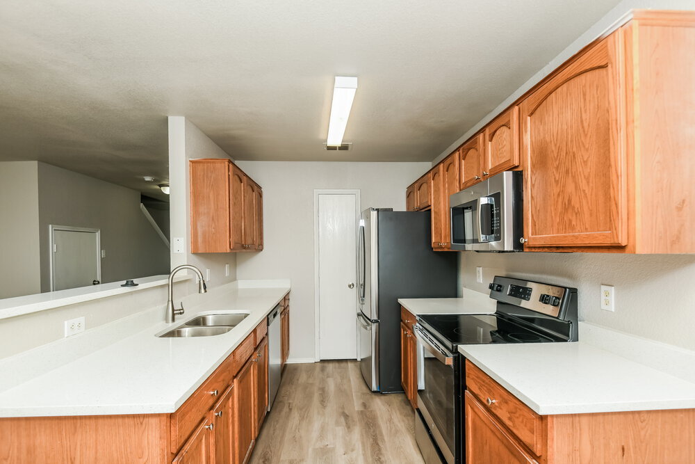 Building Photo - 1528 Pine Ln