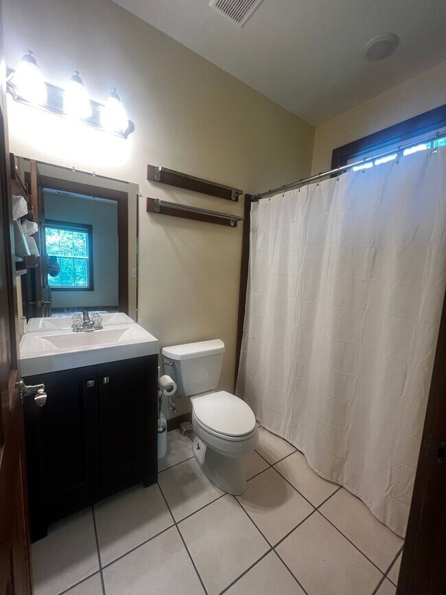 Building Photo - Beautifully Renovated 3-Bedroom Home with ...