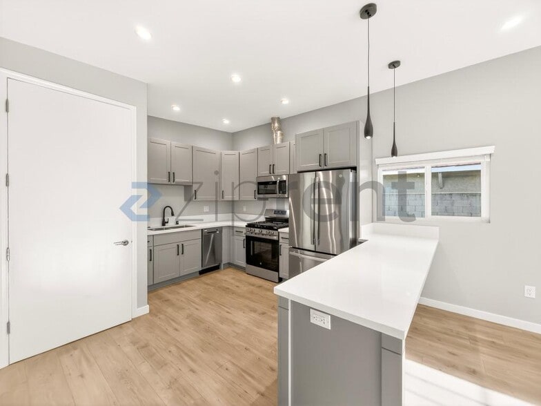 Building Photo - 3233 Easy Ave