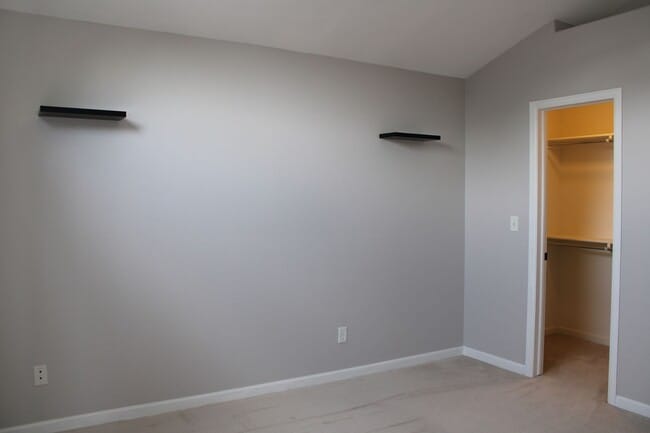 Building Photo - Low-Maintenance Luxury with Community Perks