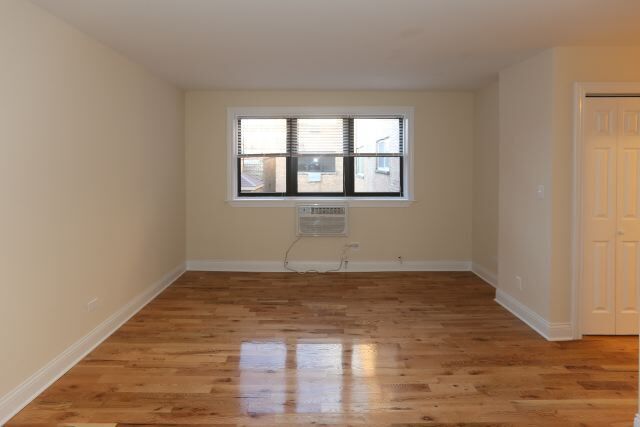 Building Photo - 1034 W George