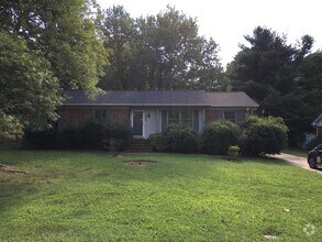 Building Photo - Spacious 3BR/2BA
