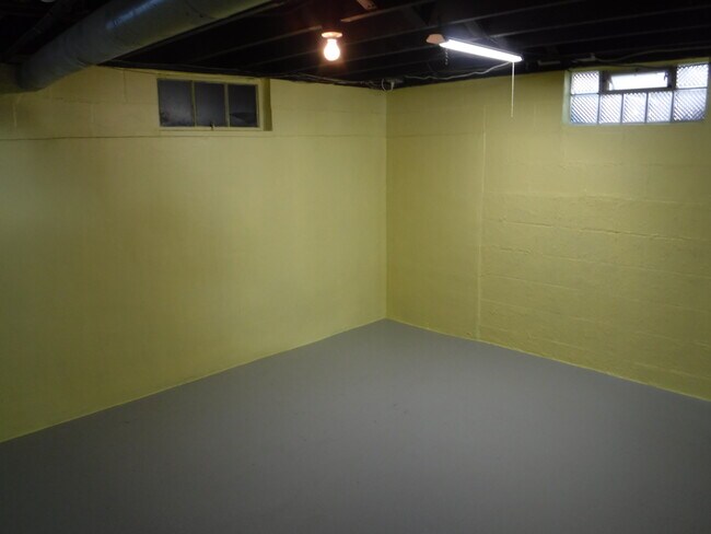 Building Photo - 1545 Atlantic St NE