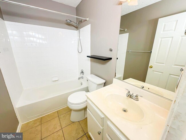 Building Photo - 4826 Buxton Cir