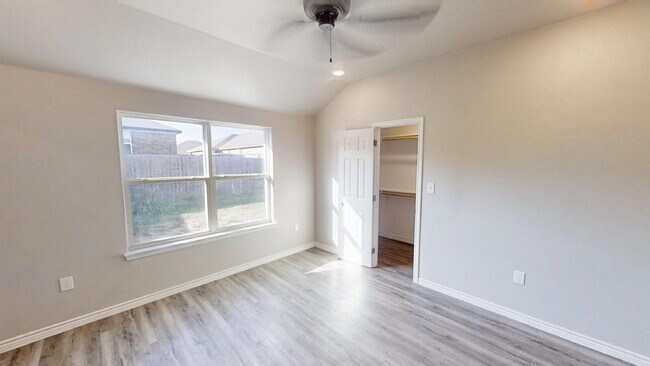 Building Photo - 130 Wind Ridge Dr