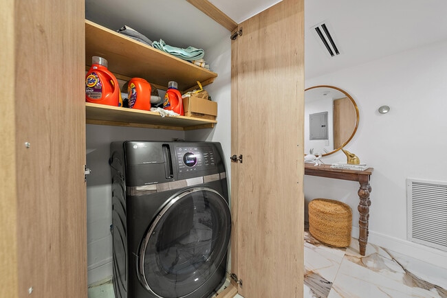 Building Photo - 5480 N Ocean Dr