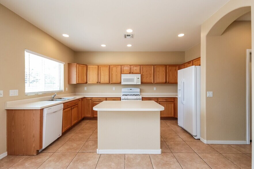 Building Photo - 15007 S Camino Rio Puerco