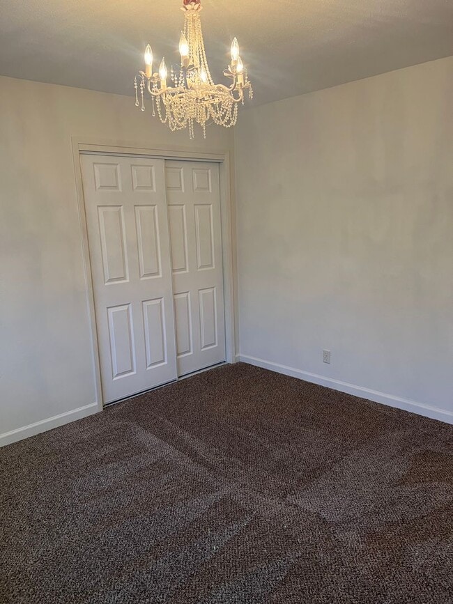 Building Photo - pd01 - Parkdale Estates Inc