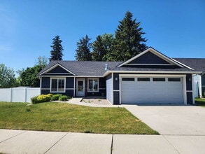 Building Photo - 3BR, 2BTH on Corner Lot in Post Falls