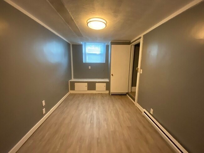 Building Photo - 1064 Beacon St