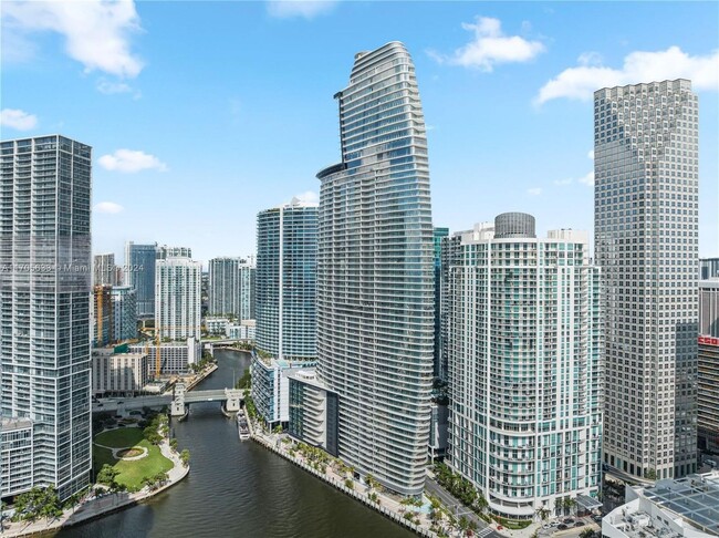 Building Photo - 300 Biscayne Blvd Way