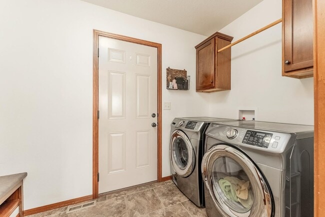 Building Photo - 5721 Bream Ct