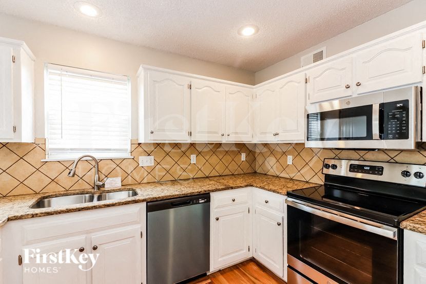 Building Photo - 15626 Riley St