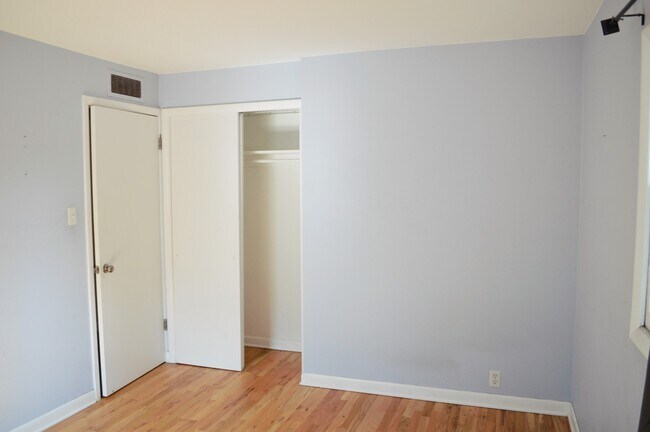 Building Photo - 137 Yale Ave