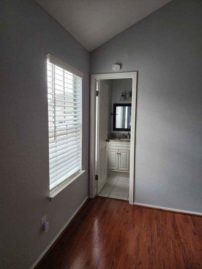 Building Photo - 11710 Southlake Dr