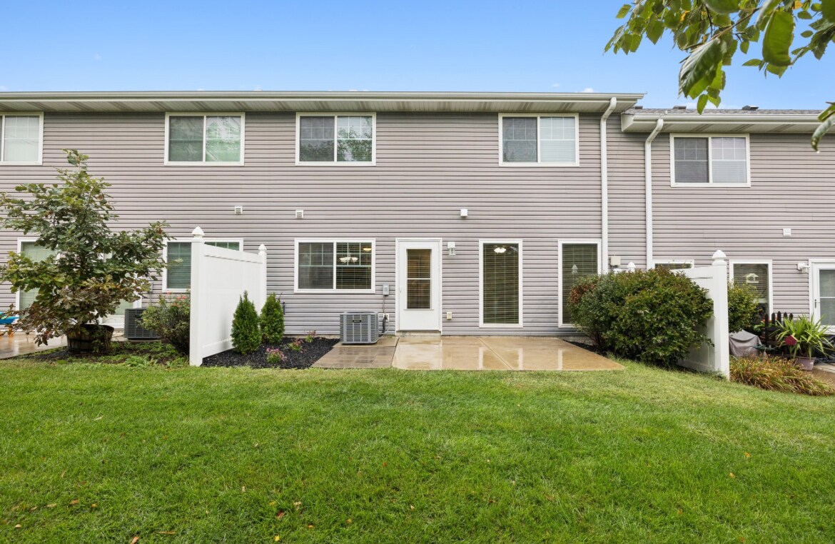 Building Photo - 8743 Remi Dr