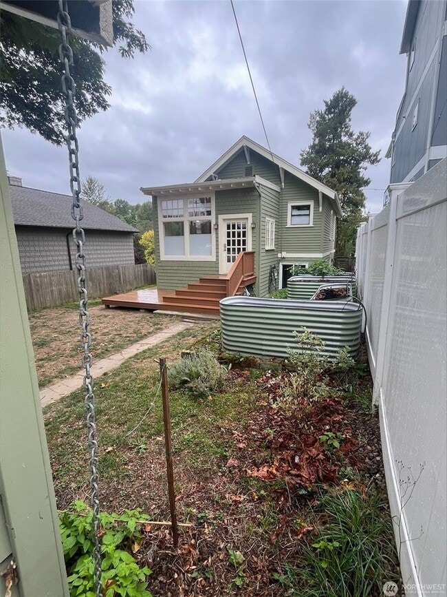 Building Photo - 3Bd/1.75Ba Seattle House