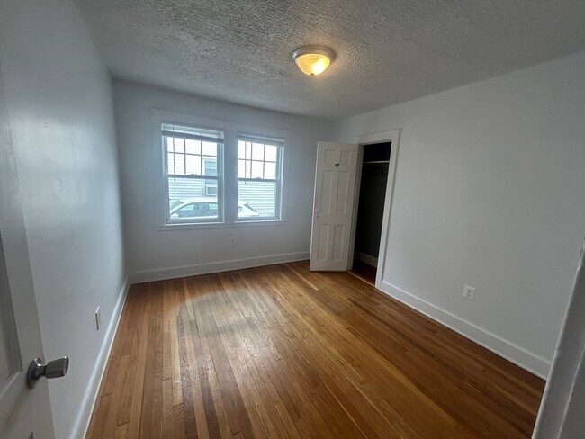 Building Photo - 46 Lawn Ave