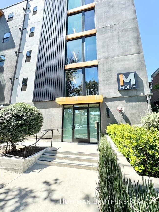 Building Photo - 11155 Huston St