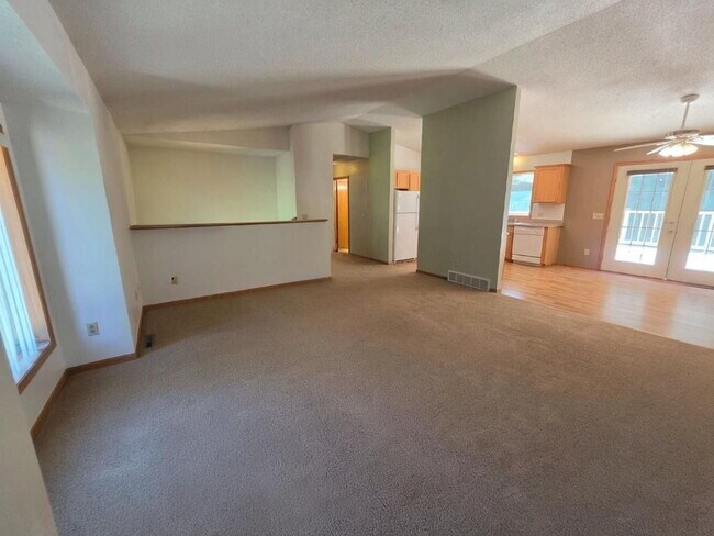 Building Photo - 4 Bedroom 2 Bathroom Home on 5 Acres with Shop, New Deck & Attached Garage