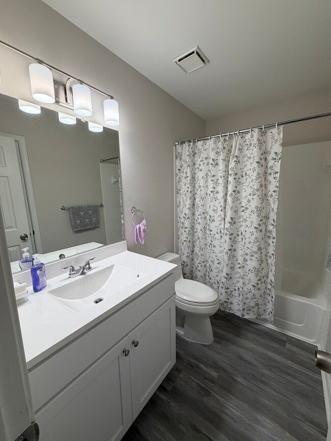 Building Photo - LANDSTOWN LAKES