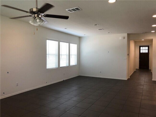 Building Photo - 533 Sweetwood Ln