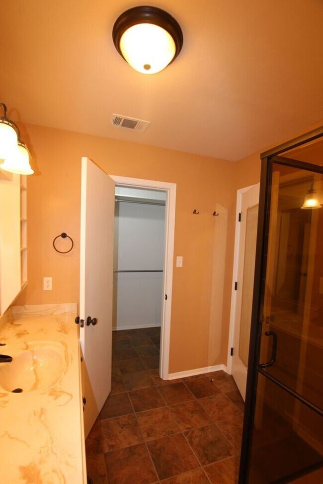 Building Photo - Available! Beautiful 3 bedroom in Whitehouse!