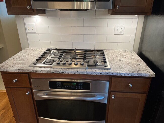 Building Photo - 258 Buckingham Ave