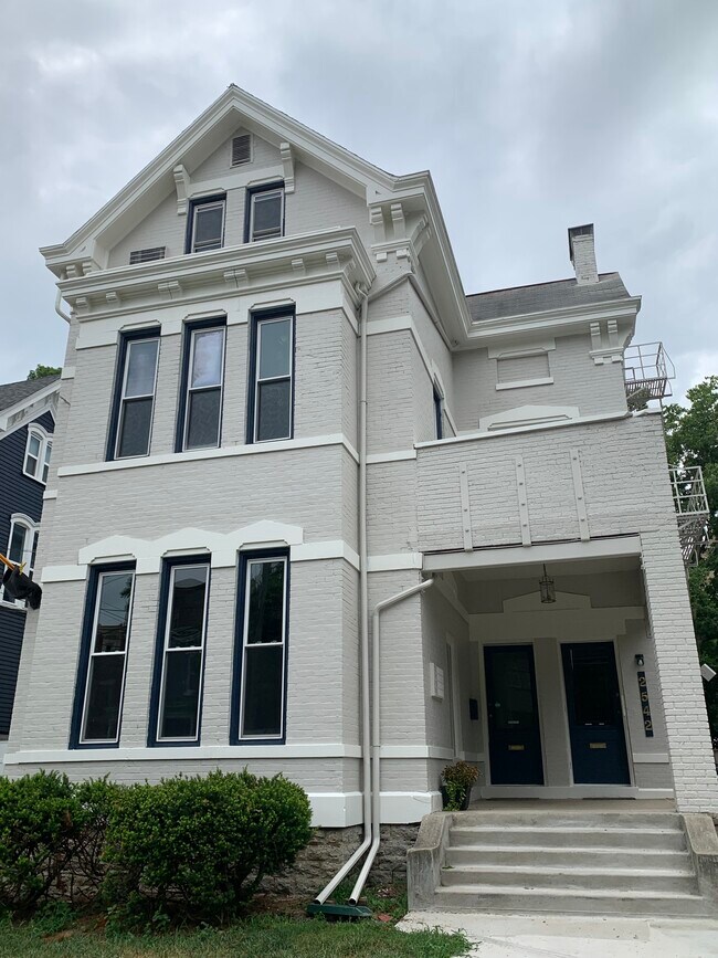 Primary Photo - 2542 Moorman Ave
