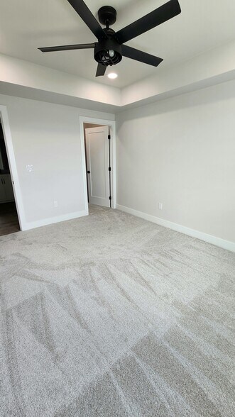 Building Photo - 616 S Miller Ave