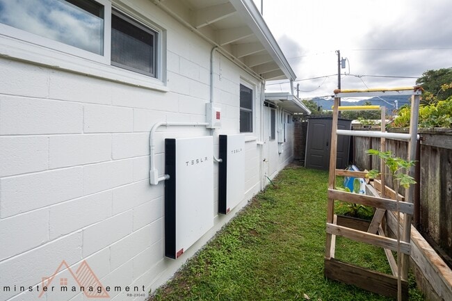 Building Photo - 531 Ulumu St